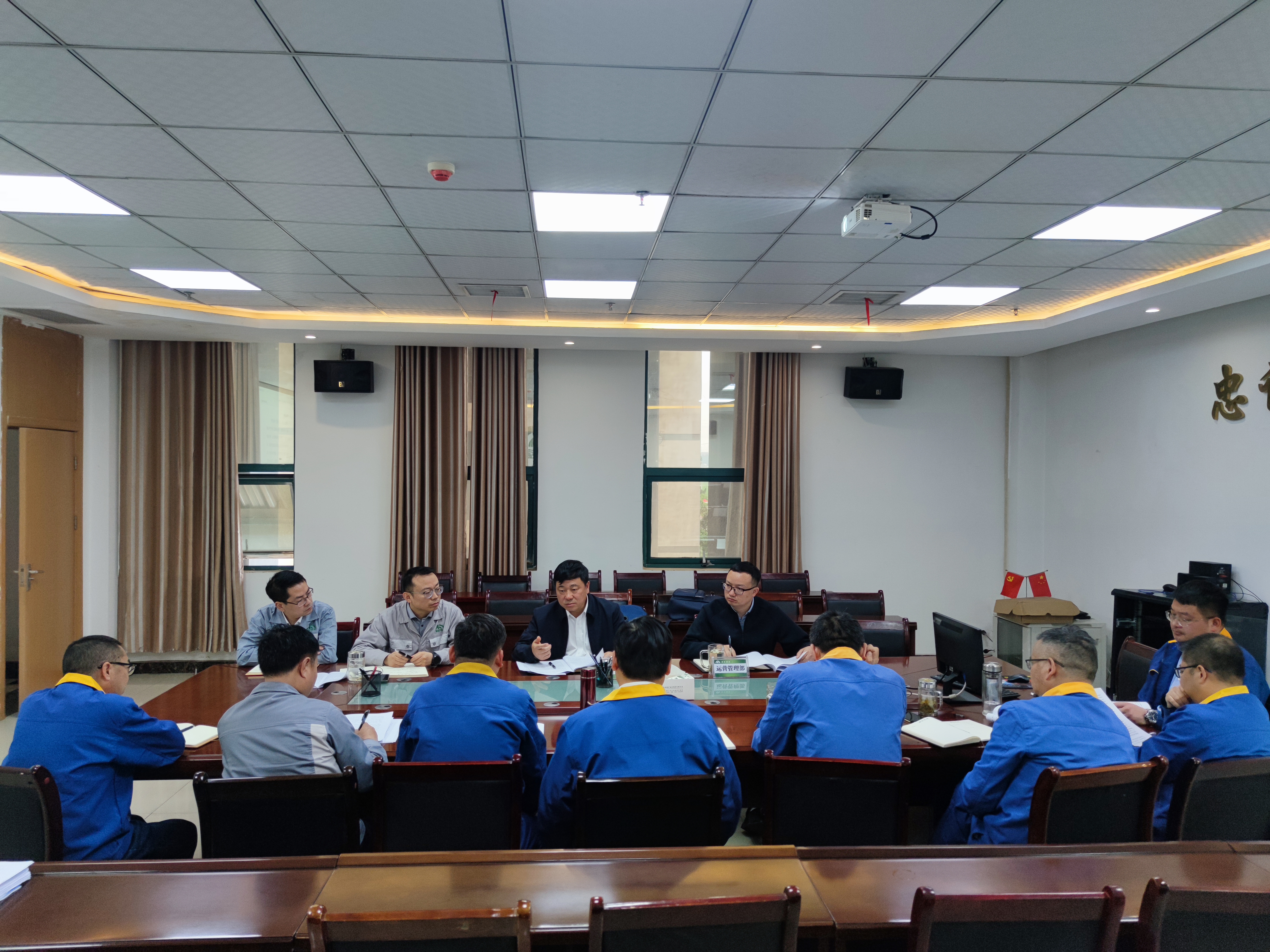 集團(tuán)公司黨委委員、副總經(jīng)理李凱到能礦錳業(yè)調(diào)研一季度“開門紅”情況及降本增效工作